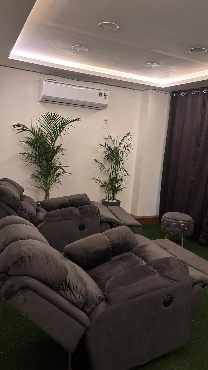 The lounge at Forest Luxury Spa — recliners waiting under palms